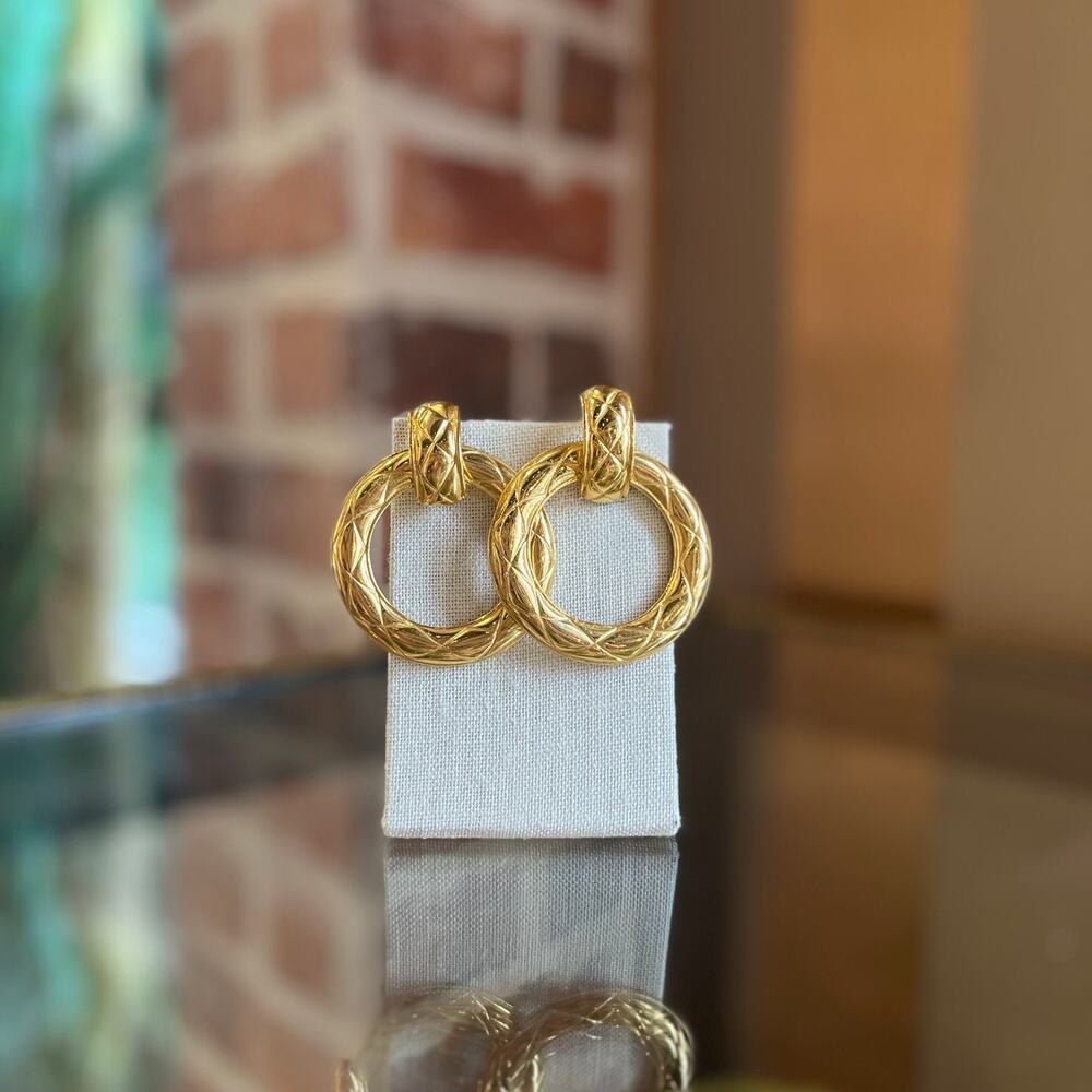 CHANEL Vintage Gold Ring Clip On Earrings 1980